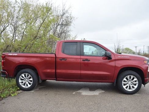 Used 2020 Chevrolet Silverado 1500 Custom w/ Custom Value Package AWD/4WD image 3
