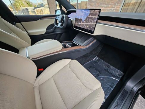 Used 2022 Tesla Model X image 46