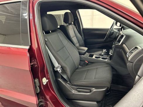 Used 2018 Jeep Grand Cherokee Laredo AWD/4WD image 22