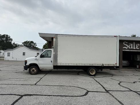 Used 2015 Ford E-450 and Econoline 450 Super Duty RWD image 6