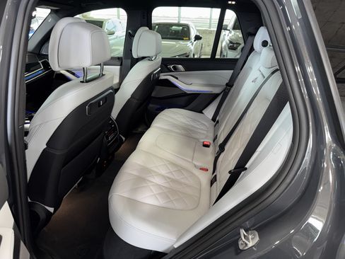 Used 2025 BMW X5 xDrive40i w/ M Sport Package AWD/4WD image 19