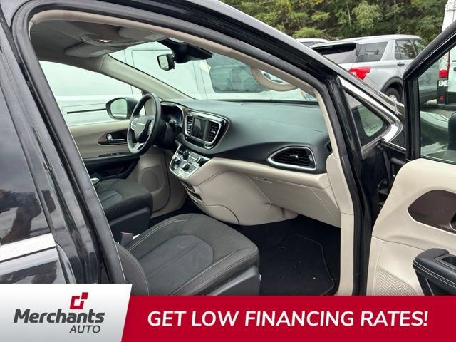 Used 2023 Chrysler Voyager LX FWD image 10