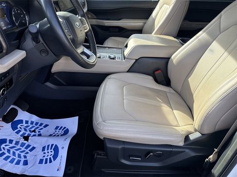 Used 2024 Ford Expedition Limited image 9