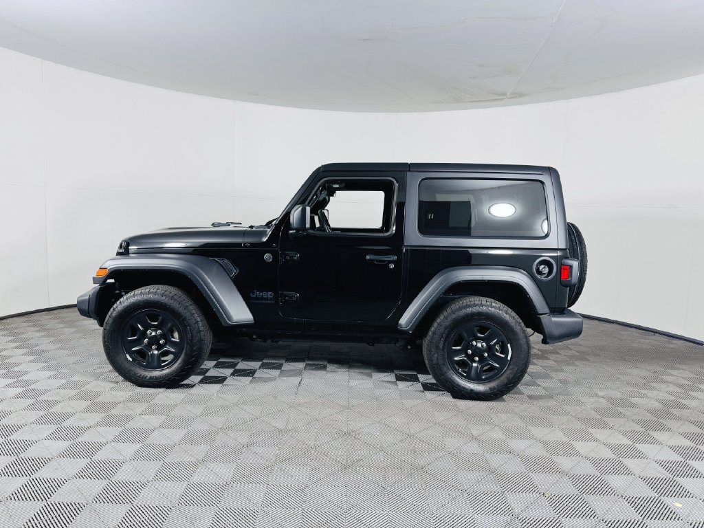 Used 2026 Jeep Wrangler Sport AWD/4WD image 5