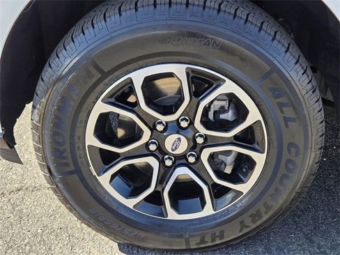 Used 2024 Ford Expedition Max XLT image 9