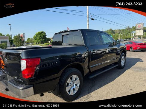 Used 2018 Nissan Titan SV AWD/4WD image 4