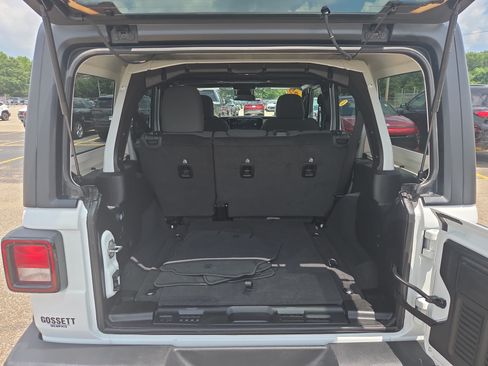 Used 2025 Jeep Wrangler Unlimited Sport AWD/4WD image 9