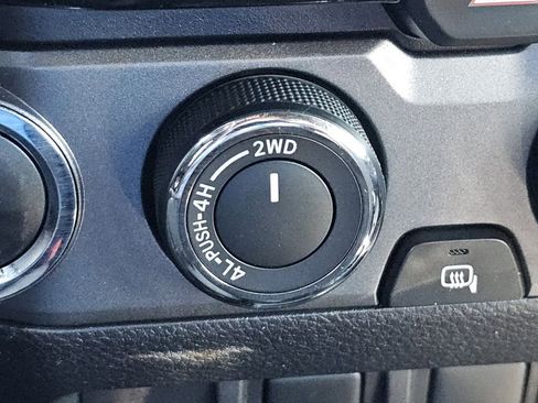 Used 2016 Toyota Tacoma TRD Off-Road AWD/4WD image 11