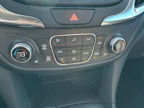 Used 2020 Chevrolet Equinox LT w/ Driver Convenience Package AWD/4WD image 10