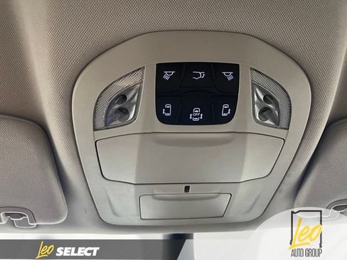 Used 2024 Chrysler Pacifica Touring-L AWD/4WD image 29