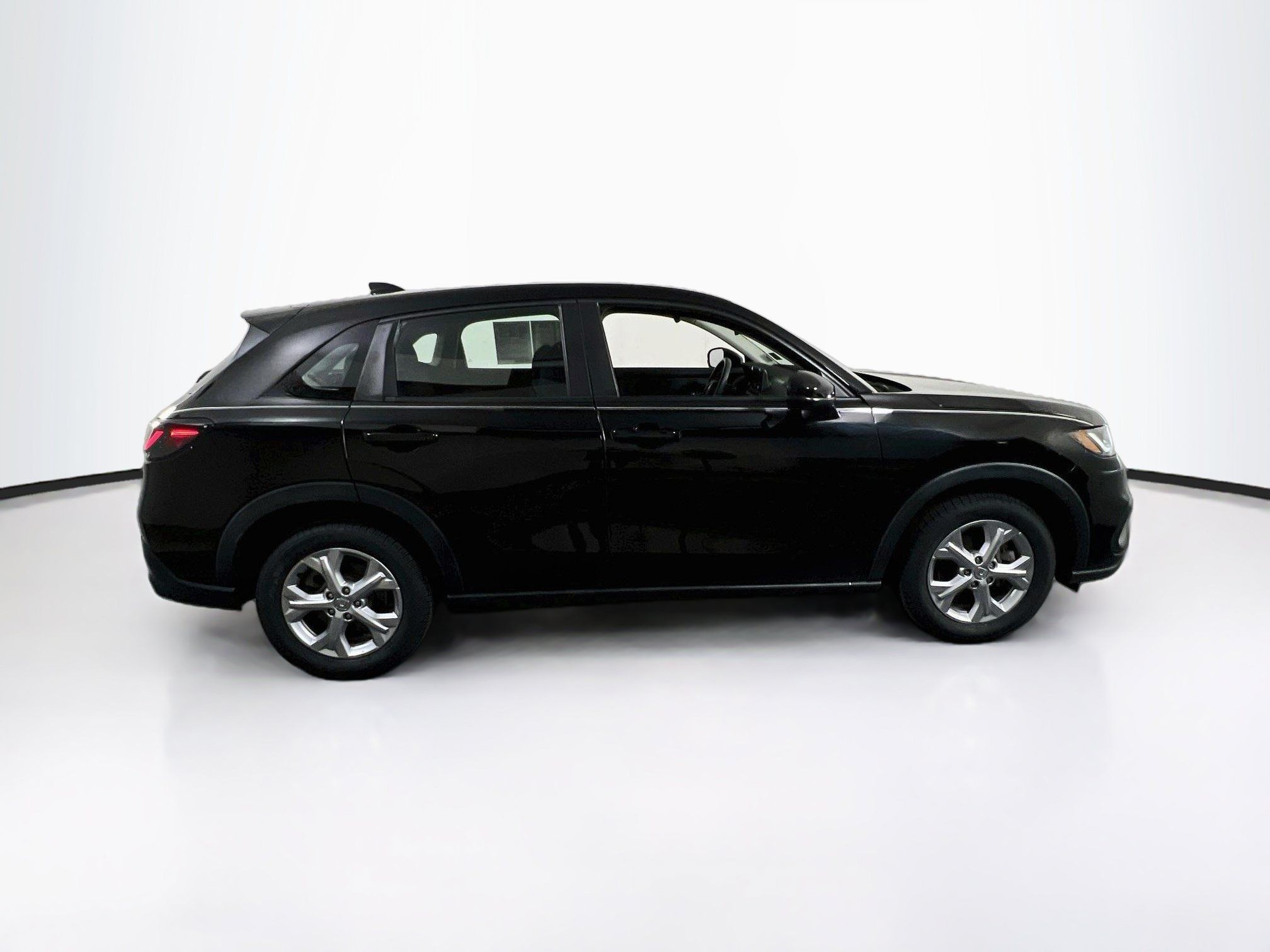 Used 2023 Honda HR-V LX image 4