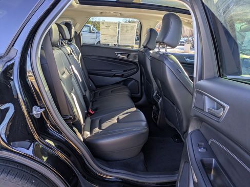 Certified 2022 Ford Edge Titanium w/ Class II Trailer Tow Package image 37