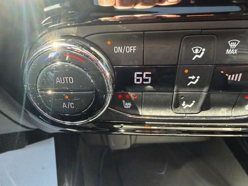 Used 2024 Chevrolet Trax RS w/ Sunroof Package FWD image 9