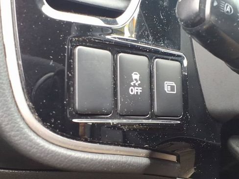 Used 2020 Mitsubishi Outlander AWD image 29