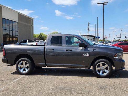 Used 2018 RAM 1500 Express w/ Express Value Package AWD/4WD image 11