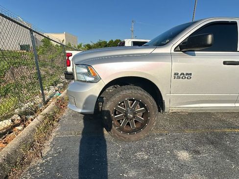 Used 2018 RAM 1500 Express RWD image 2