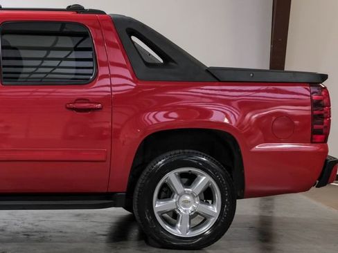 Used 2011 Chevrolet Avalanche LS RWD image 19