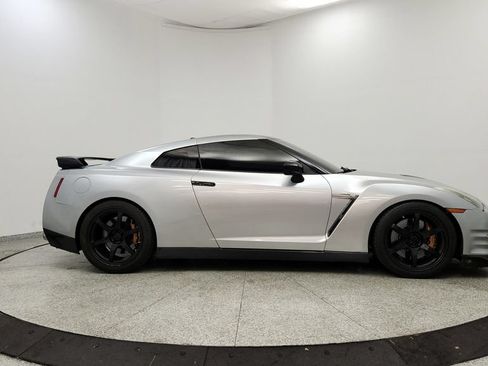 Used 2010 Nissan GT-R Premium AWD/4WD image 6