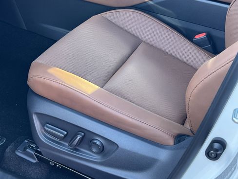 New 2025 Toyota Crown Signia image 8