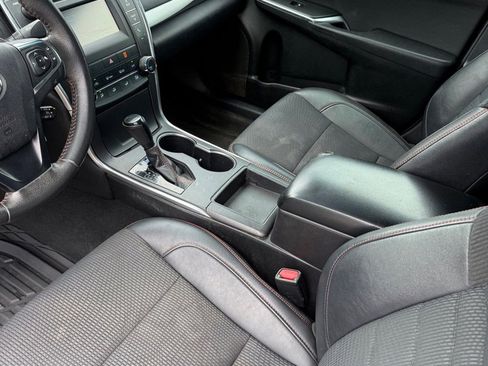 Used 2017 Toyota Camry SE FWD image 5