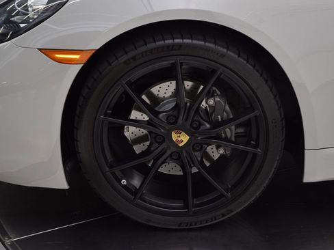 Used 2019 Porsche 718 Cayman RWD image 12