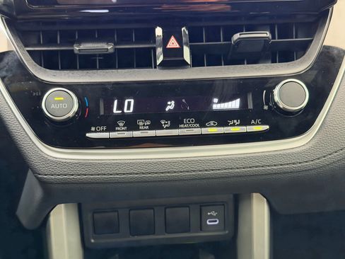 Used 2024 Toyota Corolla Cross SE w/ Moonroof Package image 18