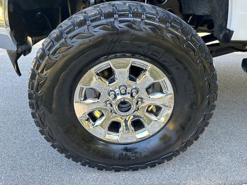 Used 2017 Ford F250 Lariat w/ Chrome Package image 53