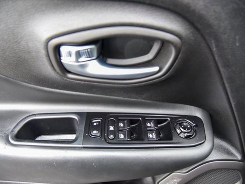 Certified 2022 Jeep Renegade Latitude image 15