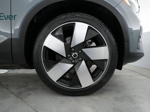 Used 2023 Volvo XC40 Recharge Ultimate image 18