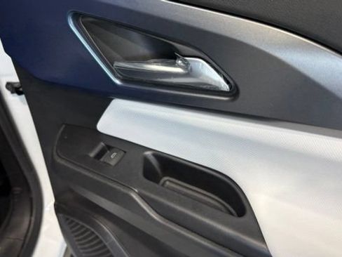 New 2025 Chevrolet Equinox EV LT FWD image 29