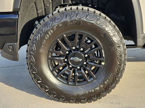 New 2026 Chevrolet Silverado 2500 ZR2 AWD/4WD image 13