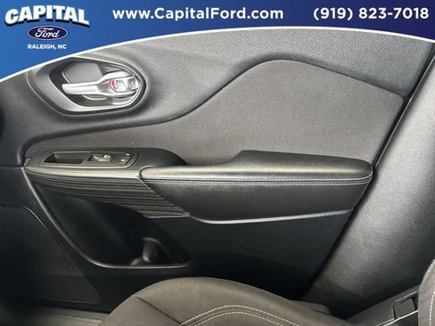 Used 2016 Jeep Cherokee Latitude w/ Safety/Convenience Group FWD image 28