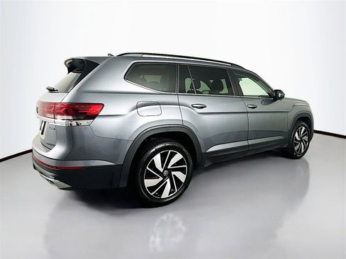 Used 2025 Volkswagen Atlas SE image 14