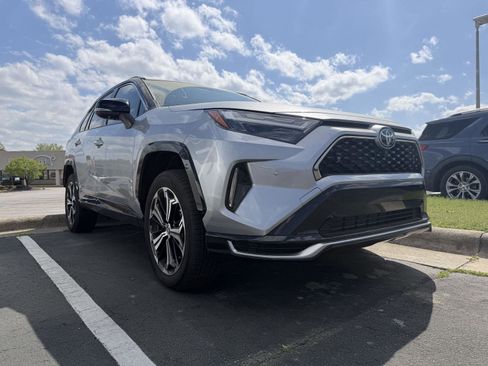 Used 2025 Toyota RAV4 XSE w/ Premium Package image 12