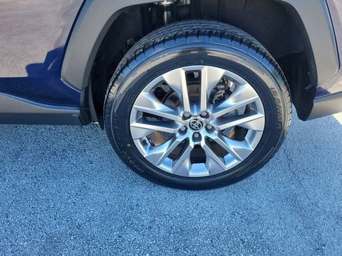Used 2021 Toyota RAV4 XLE Premium FWD image 7