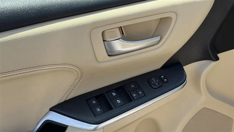 Used 2015 Toyota Camry XLE FWD image 31