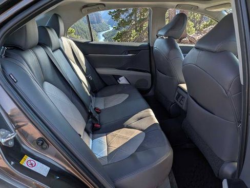 Used 2018 Toyota Camry XLE FWD image 17