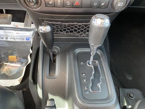 Used 2016 Jeep Wrangler Unlimited Sahara AWD/4WD image 21