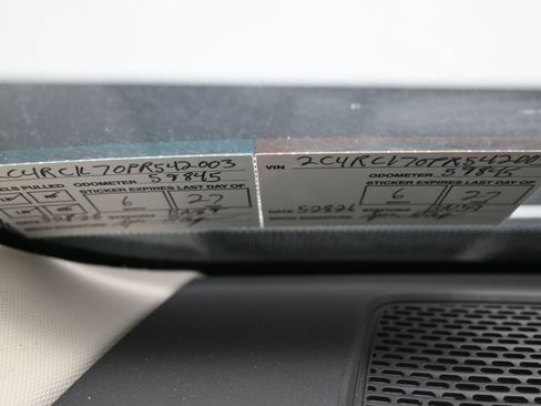 Used 2023 Chrysler Pacifica Touring-L FWD image 18
