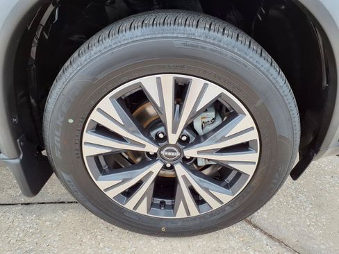 Used 2023 Nissan Rogue SV FWD image 9