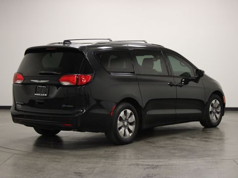 Used 2018 Chrysler Pacifica Touring-L FWD image 8