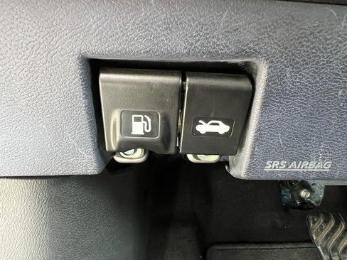 Used 2022 Nissan Kicks SV image 18