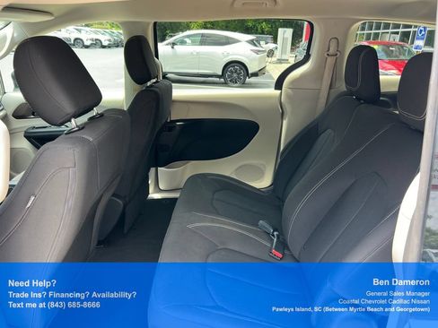 Used 2021 Chrysler Voyager L FWD image 14