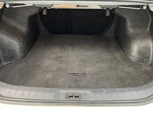 Used 2025 Nissan Altima 2.5 SV FWD image 31