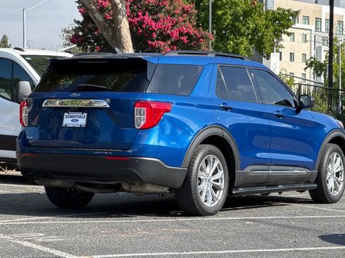 Certified 2021 Ford Explorer XLT RWD image 4
