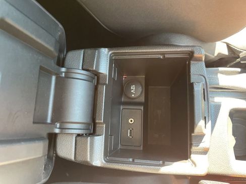 Used 2015 Ford Focus SE w/ SE Sport Package image 38