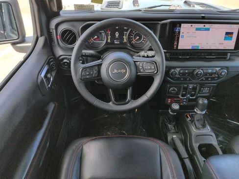 Used 2025 Jeep Wrangler Unlimited Rubicon AWD/4WD image 16