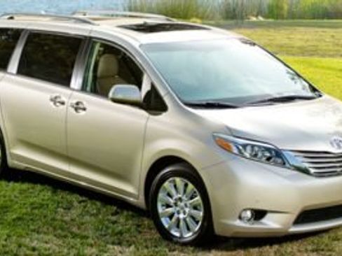 Used 2017 Toyota Sienna XLE AWD/4WD image 1