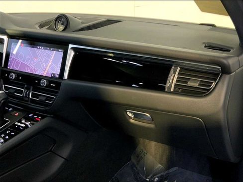 Certified 2023 Porsche Macan AWD/4WD image 22