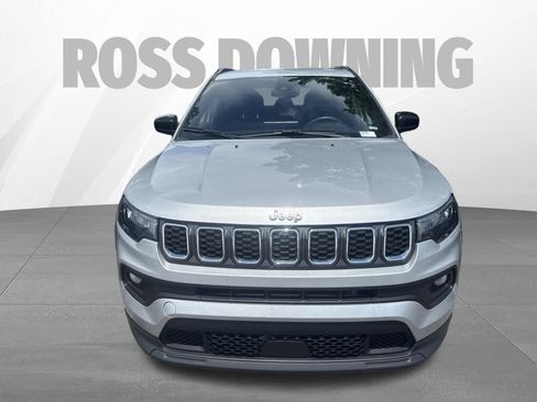 Used 2024 Jeep Compass Latitude AWD/4WD image 2